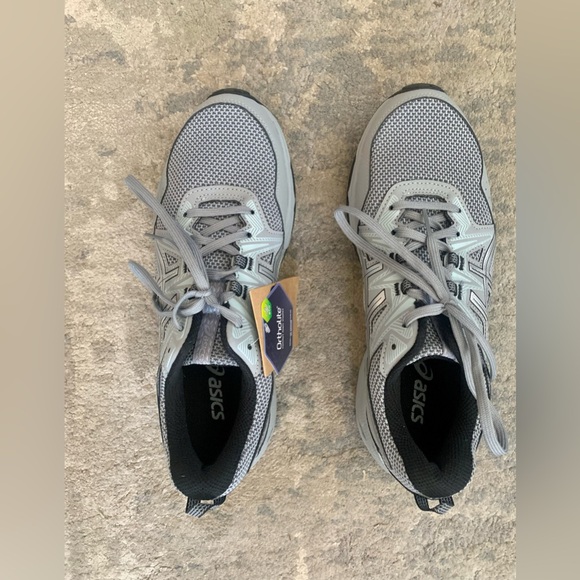 ASICS TRAIL RUNNING SHOES - Never worn! - Picture 2 of 4